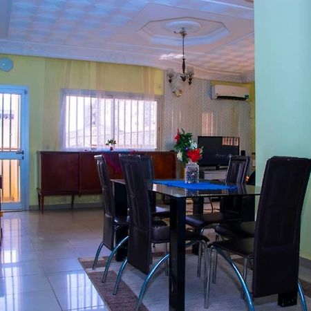 Appartement Meuble 2 Chambres Montee Jouvence Yaoundé Exterior foto