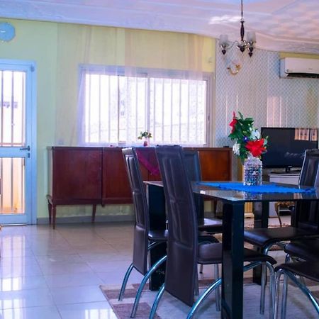 Appartement Meuble 2 Chambres Montee Jouvence Yaoundé Exterior foto