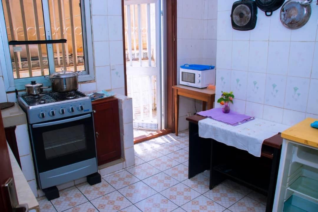 Appartement Meuble 2 Chambres Montee Jouvence Yaoundé Exterior foto