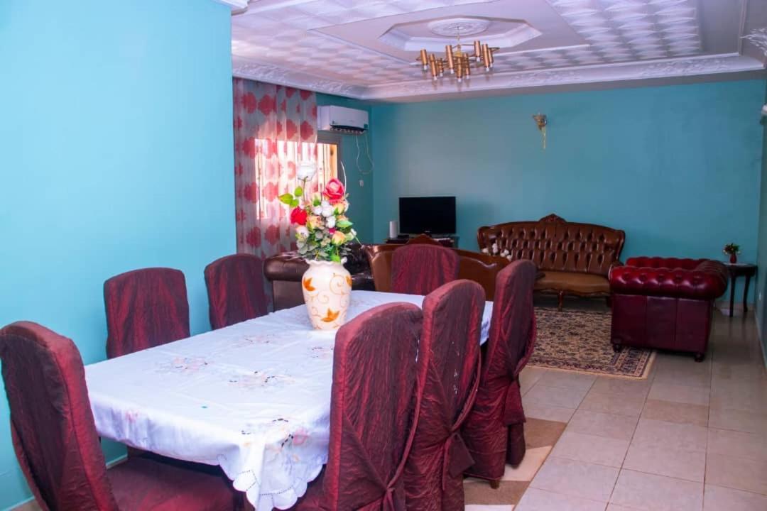 Appartement Meuble 2 Chambres Montee Jouvence Yaoundé Exterior foto